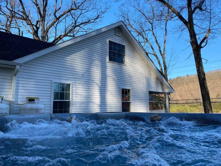 Cozy Cottage, Hot Tub, Fire Pit, 15Min To Hudson And Hiking Catskill Exterior foto